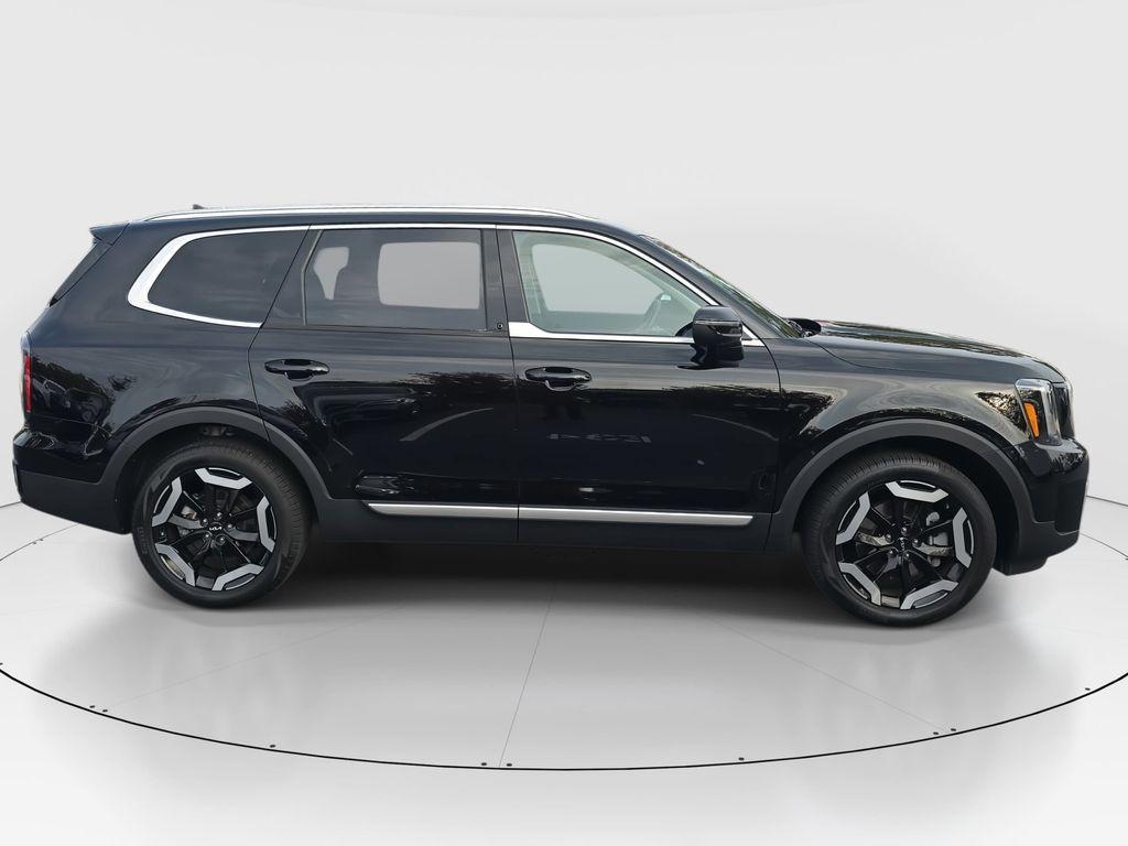 used 2024 Kia Telluride car, priced at $37,002