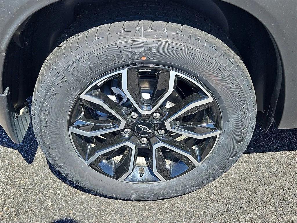 new 2025 Chevrolet TrailBlazer car, priced at $34,180