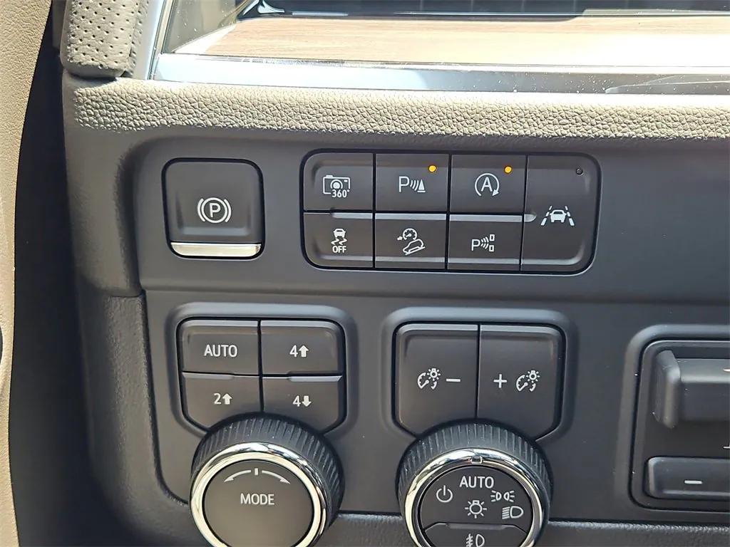 new 2025 Chevrolet Suburban car, priced at $84,380