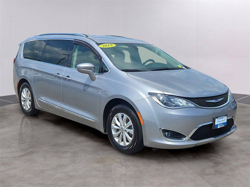 used 2019 Chrysler Pacifica car, priced at $14,487