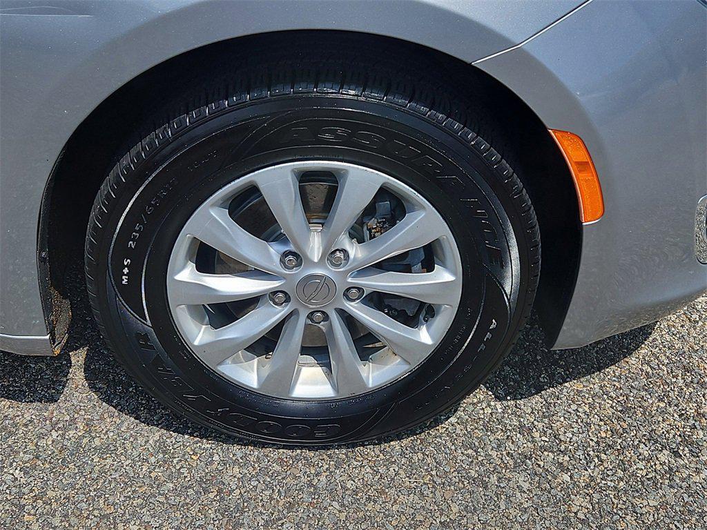 used 2019 Chrysler Pacifica car, priced at $14,487