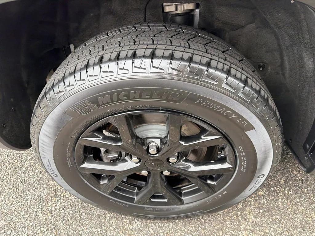 used 2024 Jeep Grand Cherokee L car, priced at $30,887