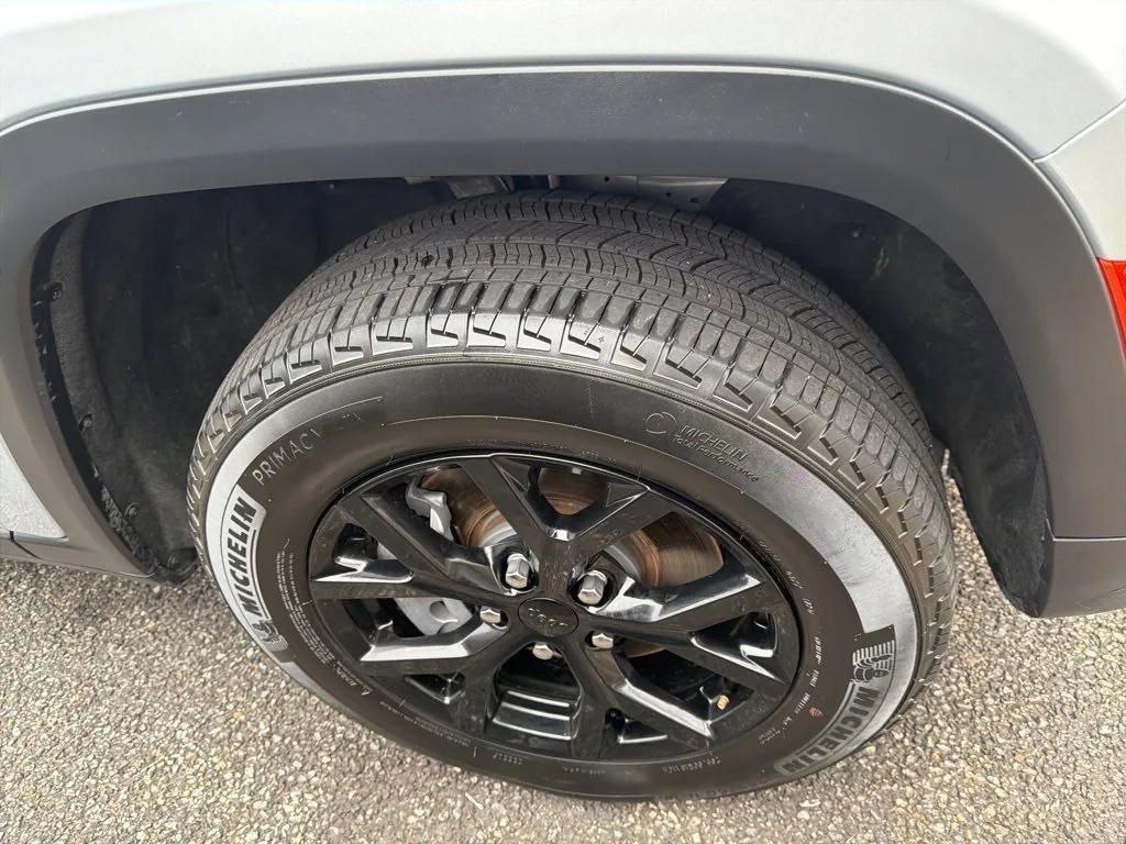 used 2024 Jeep Grand Cherokee L car, priced at $30,887