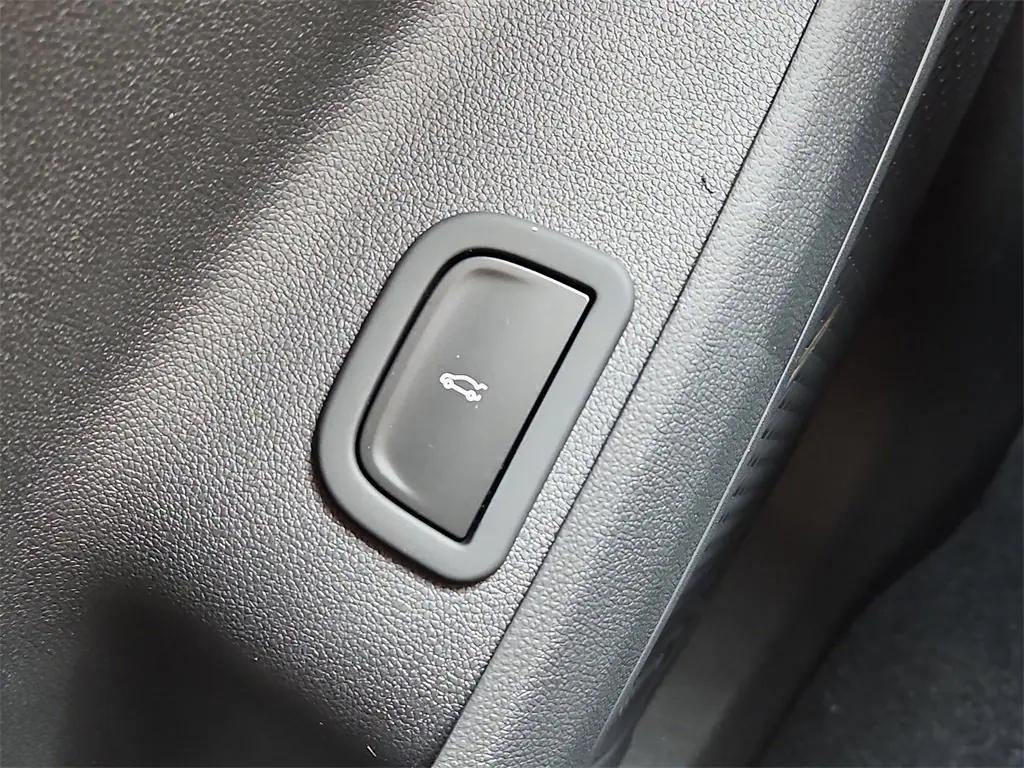 new 2026 Chevrolet Traverse car, priced at $51,094