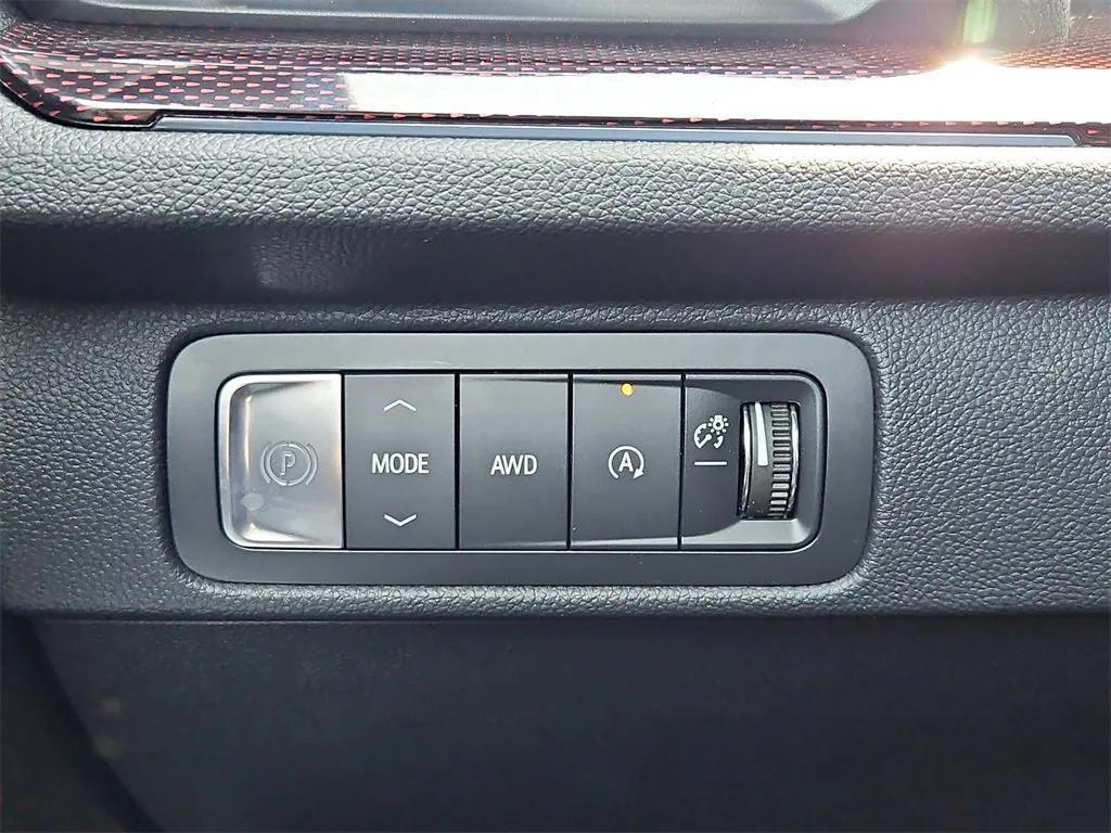 new 2025 Chevrolet Traverse car, priced at $49,660