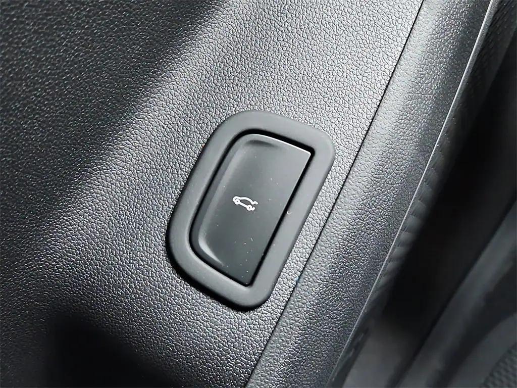 new 2025 Chevrolet Traverse car, priced at $49,660