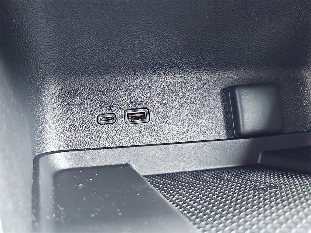 new 2025 Chevrolet Traverse car, priced at $49,660