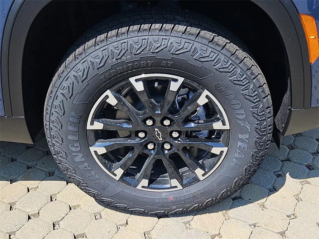 new 2025 Chevrolet Traverse car, priced at $49,660
