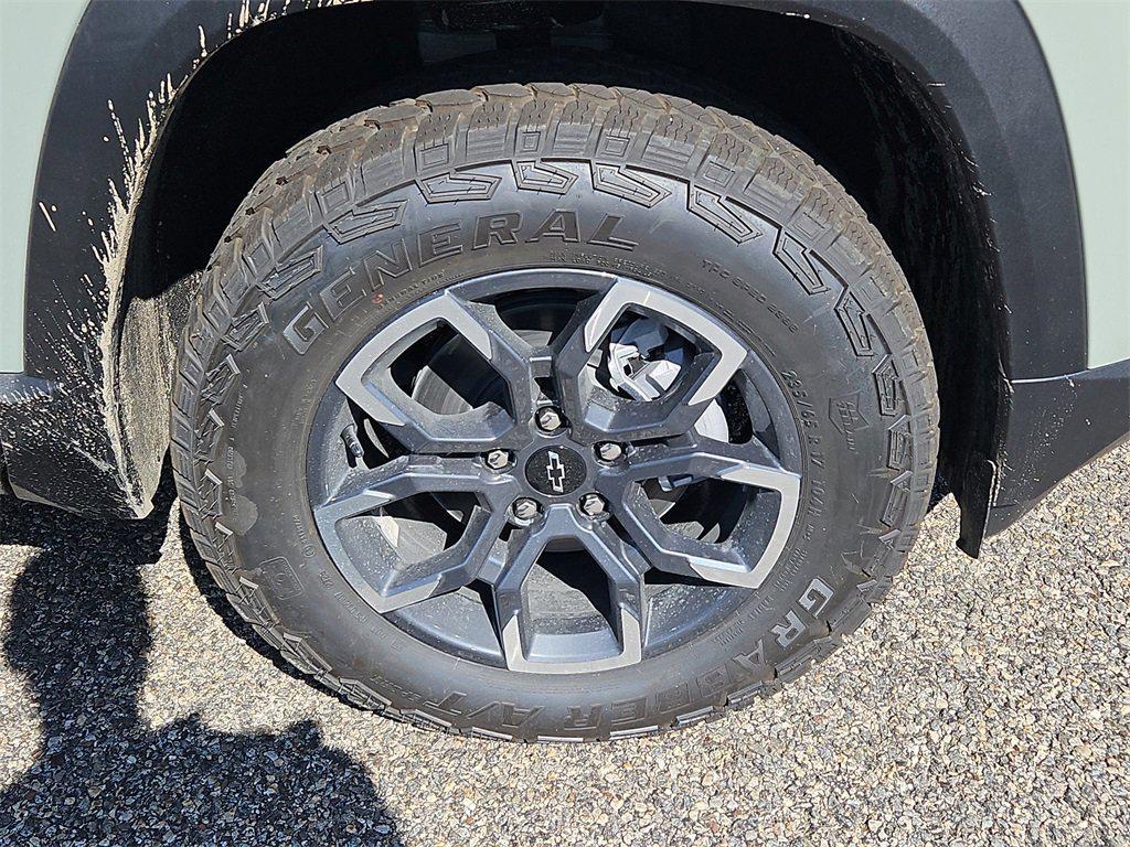 new 2026 Chevrolet Equinox car, priced at $39,215