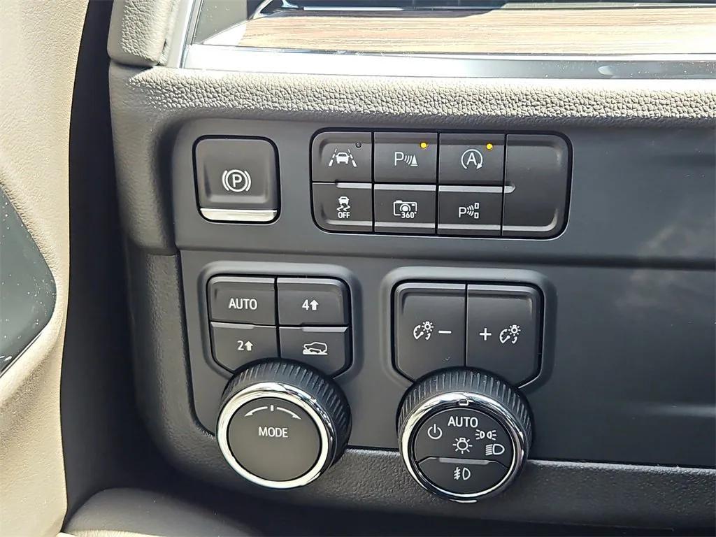 new 2025 Chevrolet Suburban car, priced at $74,280