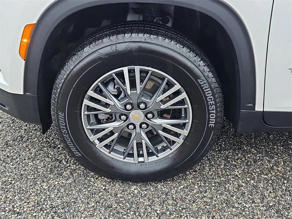 used 2024 Chevrolet Traverse car, priced at $42,487