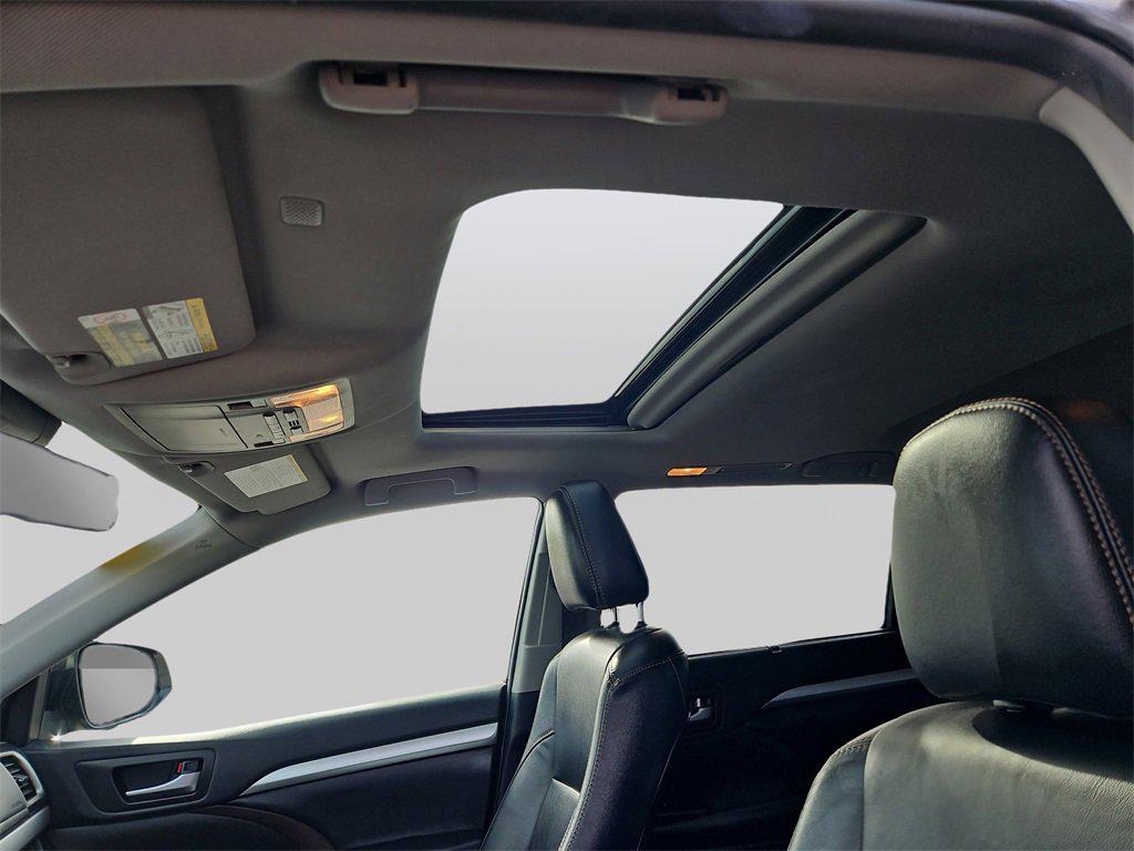 used 2019 Toyota Highlander car, priced at $29,987