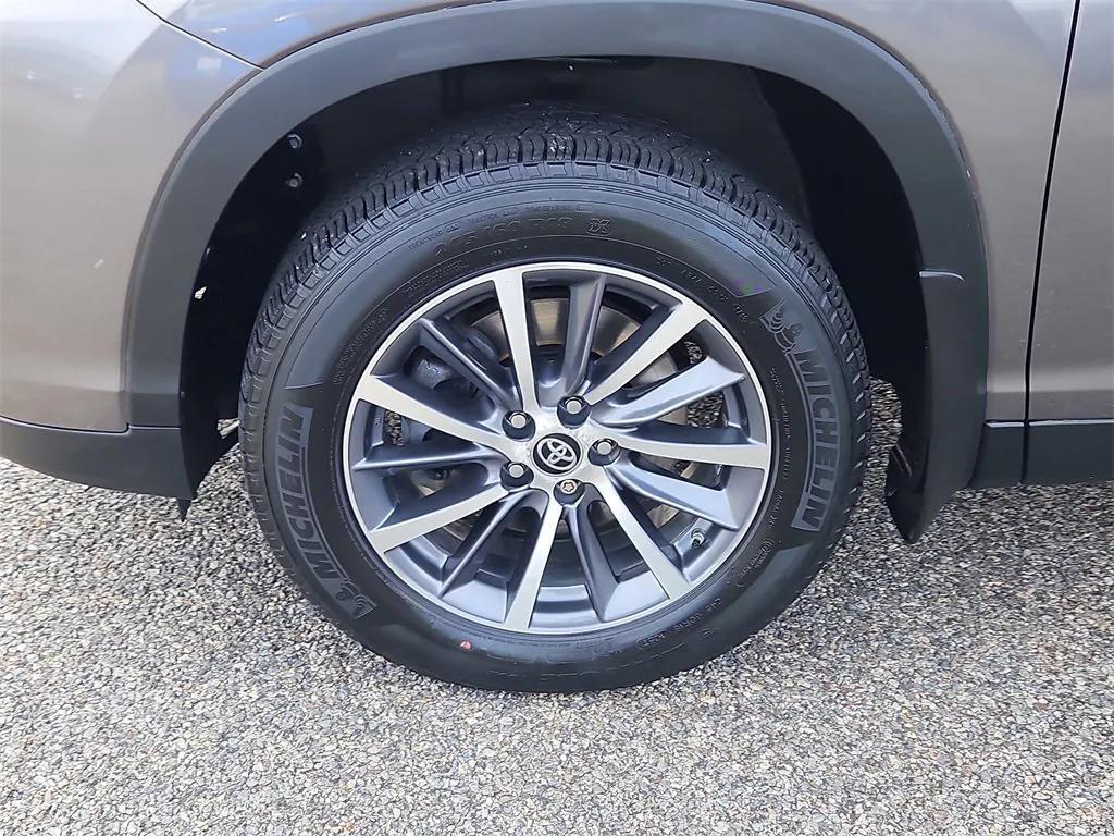 used 2019 Toyota Highlander car, priced at $29,987