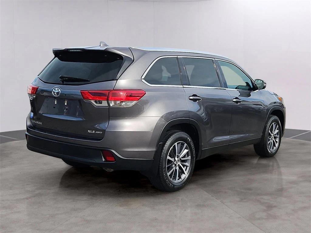 used 2019 Toyota Highlander car, priced at $29,987