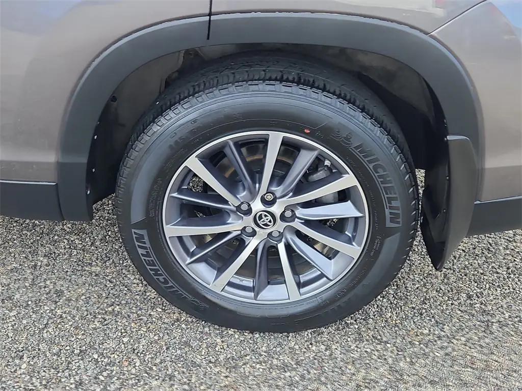 used 2019 Toyota Highlander car, priced at $29,987