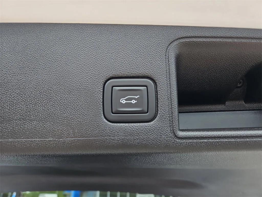 used 2023 GMC Terrain car, priced at $26,787