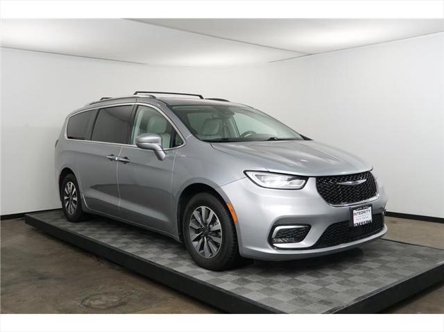 used 2021 Chrysler Pacifica car, priced at $21,999