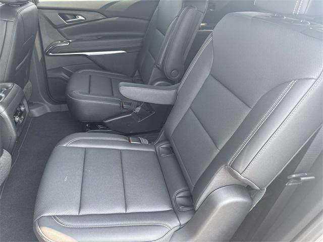 new 2025 Chevrolet Traverse car, priced at $42,470