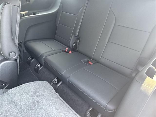 new 2025 Chevrolet Traverse car, priced at $42,470