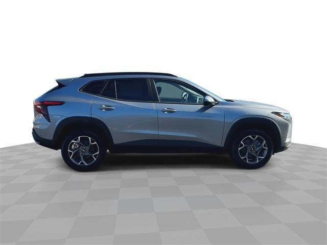 new 2025 Chevrolet Trax car, priced at $23,917