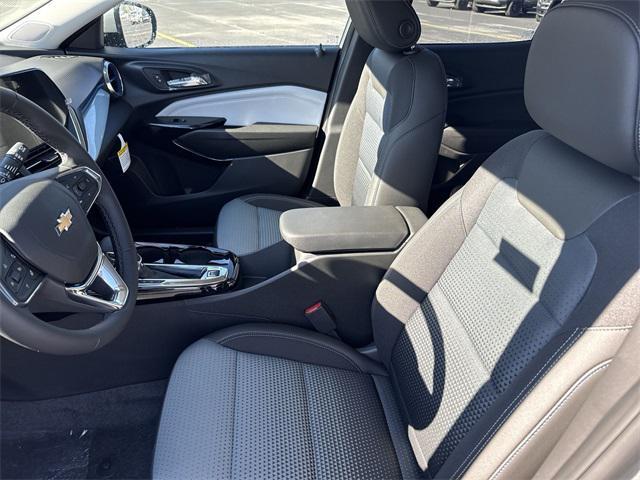 new 2025 Chevrolet Trax car, priced at $23,917