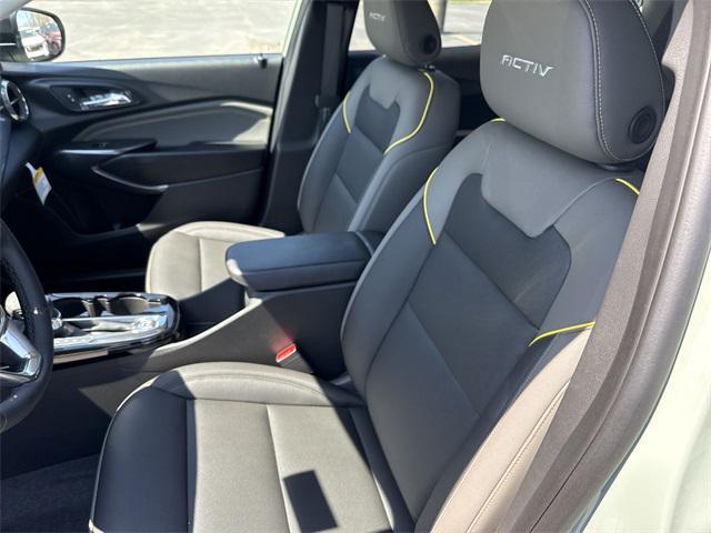 new 2025 Chevrolet Trax car, priced at $25,182