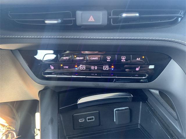 used 2022 Buick Envision car, priced at $24,000