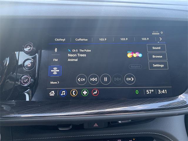 used 2022 Buick Envision car, priced at $24,000