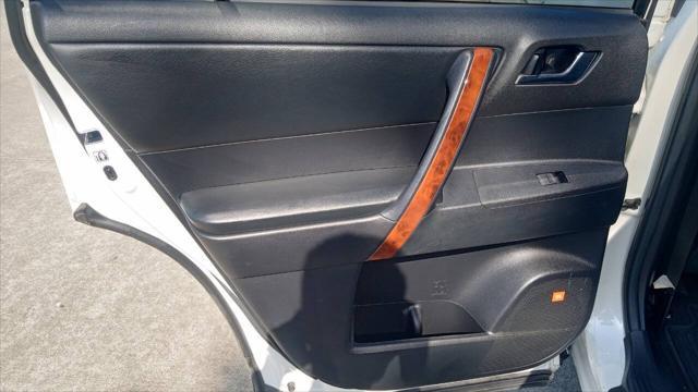 used 2013 Toyota Highlander car, priced at $13,250