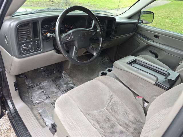 used 2005 Chevrolet Avalanche car, priced at $11,800