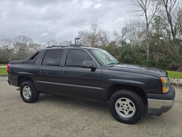 used 2005 Chevrolet Avalanche car, priced at $11,800