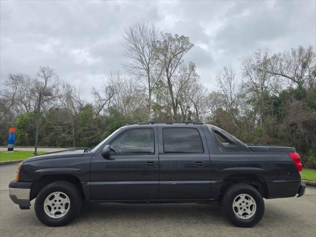 used 2005 Chevrolet Avalanche car, priced at $11,800