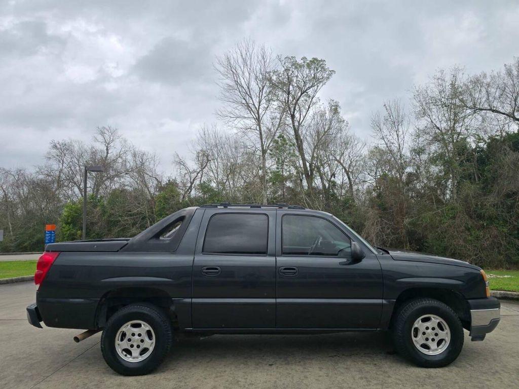 used 2005 Chevrolet Avalanche car, priced at $10,500