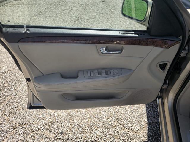 used 2007 Cadillac DTS car, priced at $7,999