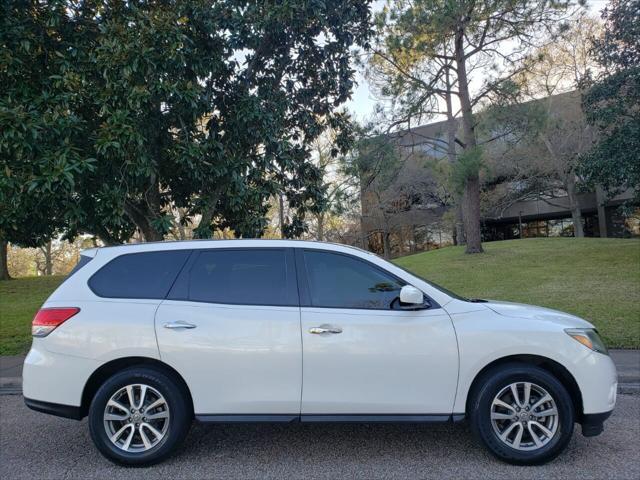 used 2014 Nissan Pathfinder car, priced at $9,599