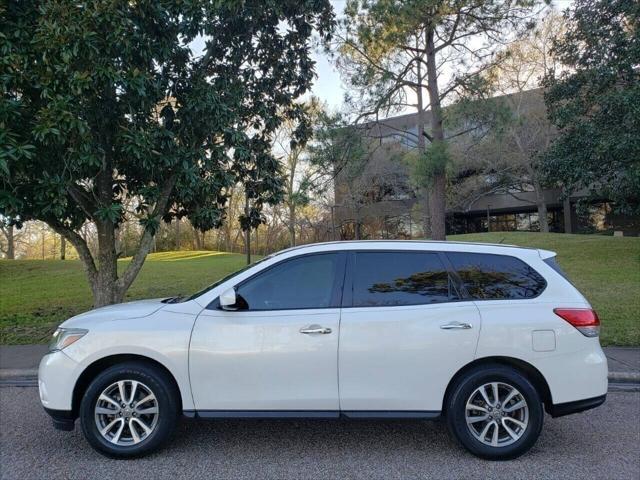 used 2014 Nissan Pathfinder car, priced at $9,599