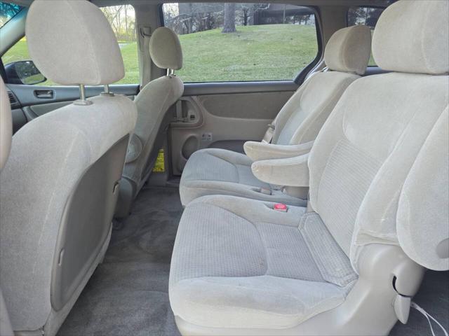 used 2007 Toyota Sienna car, priced at $8,500