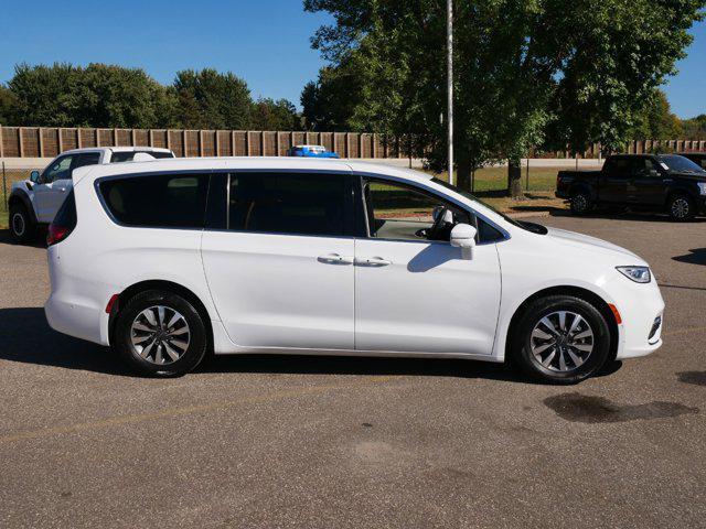 used 2022 Chrysler Pacifica Hybrid car, priced at $26,496