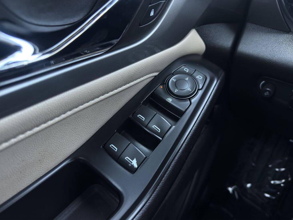 used 2023 Chevrolet Traverse car, priced at $14,487