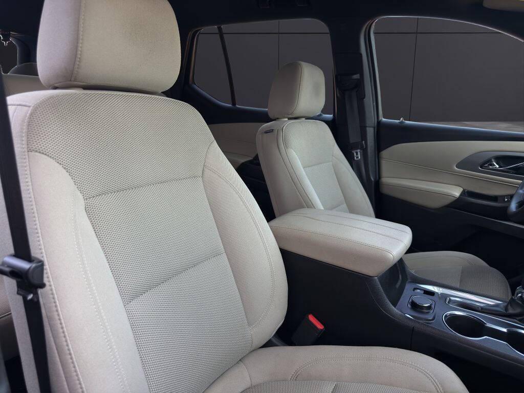 used 2023 Chevrolet Traverse car, priced at $14,487