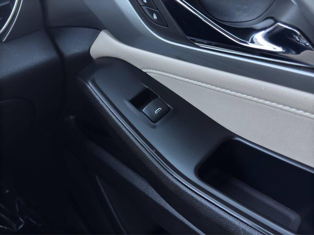 used 2023 Chevrolet Traverse car, priced at $14,487