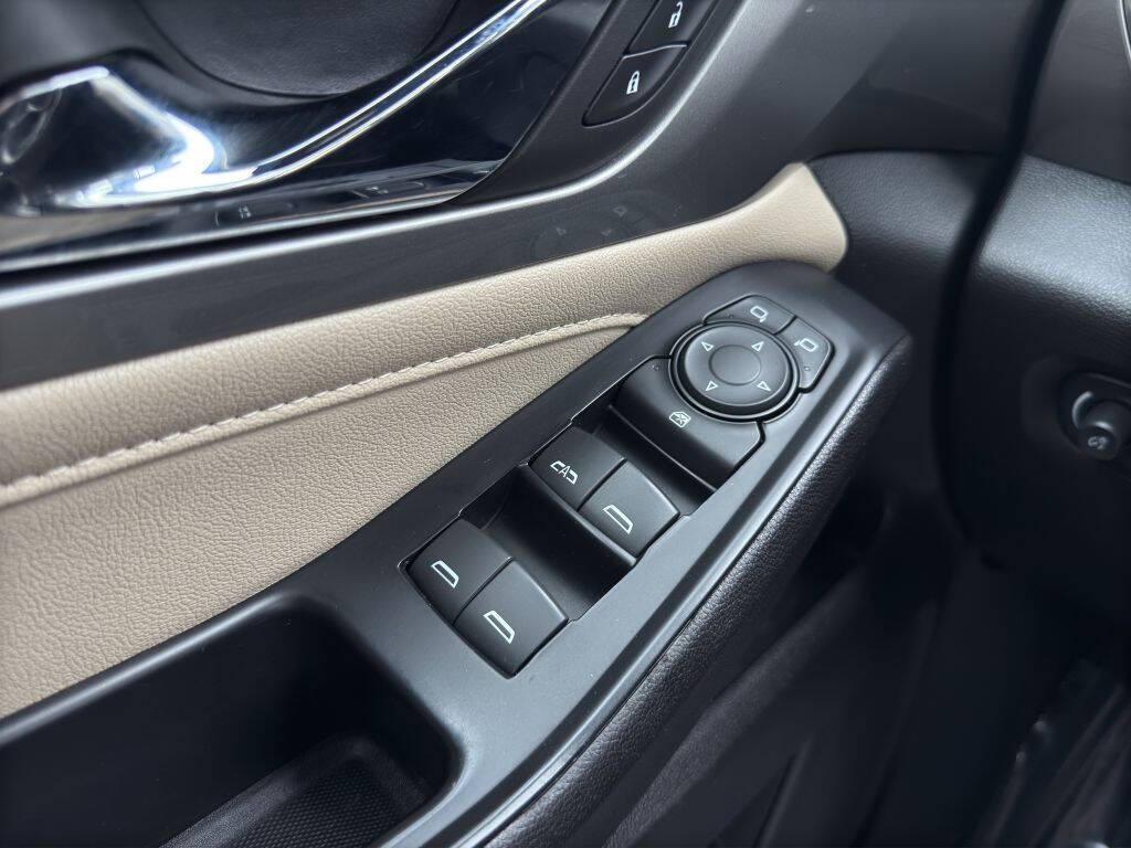 used 2023 Chevrolet Traverse car, priced at $22,388