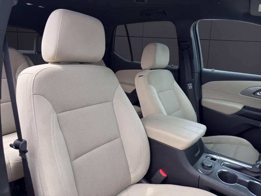 used 2023 Chevrolet Traverse car, priced at $22,388