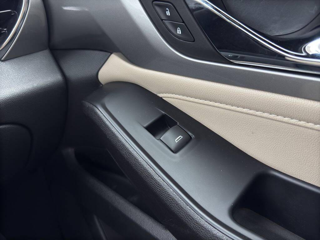 used 2023 Chevrolet Traverse car, priced at $22,388