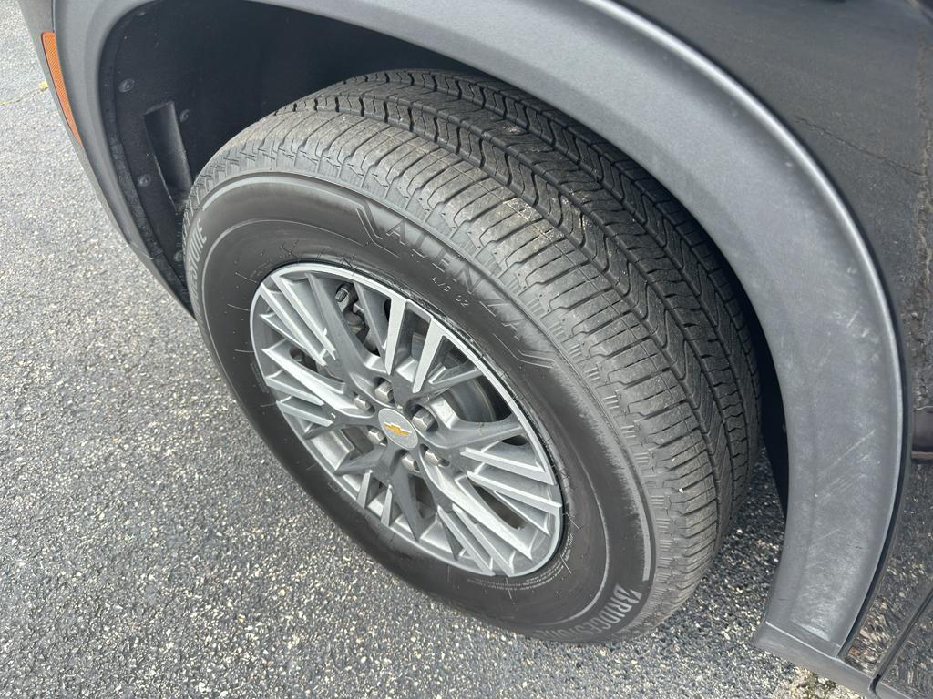 used 2025 Chevrolet Traverse car, priced at $43,988