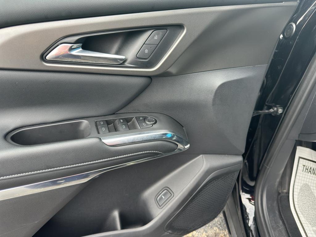 used 2025 Chevrolet Traverse car, priced at $43,988