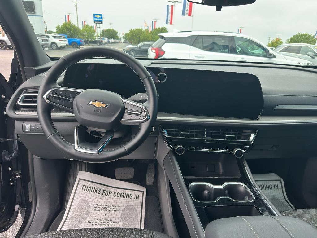 used 2025 Chevrolet Traverse car, priced at $43,988