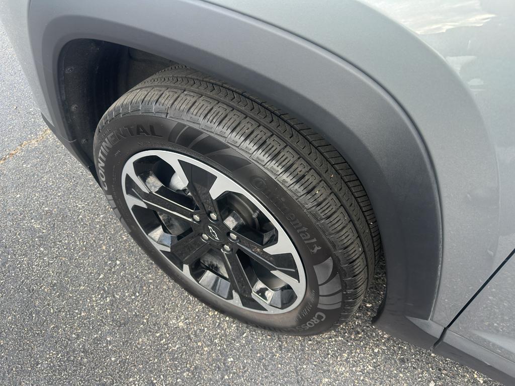 used 2025 Chevrolet Equinox car, priced at $29,988