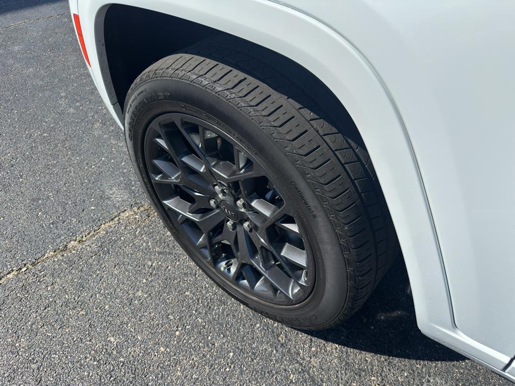 used 2024 Jeep Grand Cherokee L car, priced at $49,877