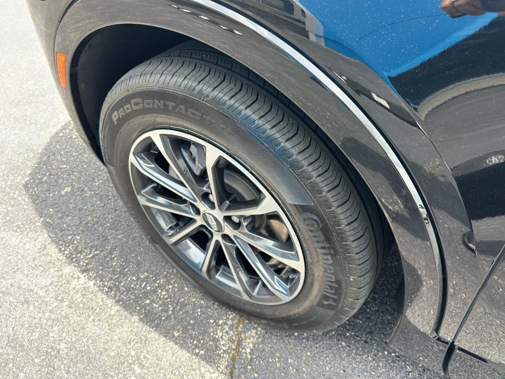 used 2024 Cadillac XT4 car, priced at $41,988